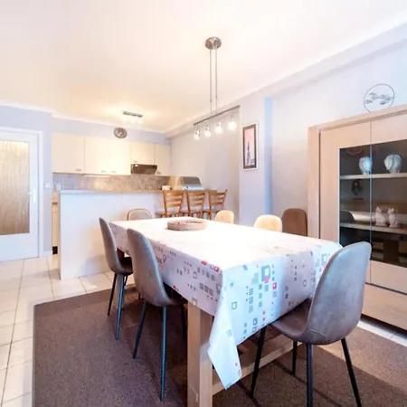 Spacious In Apartment *