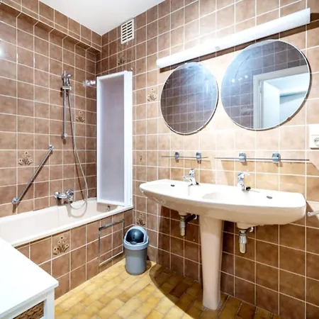 Apartment Spacious In *